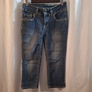 Blue Ankle Cropped Capri Jeans with Faded Wash